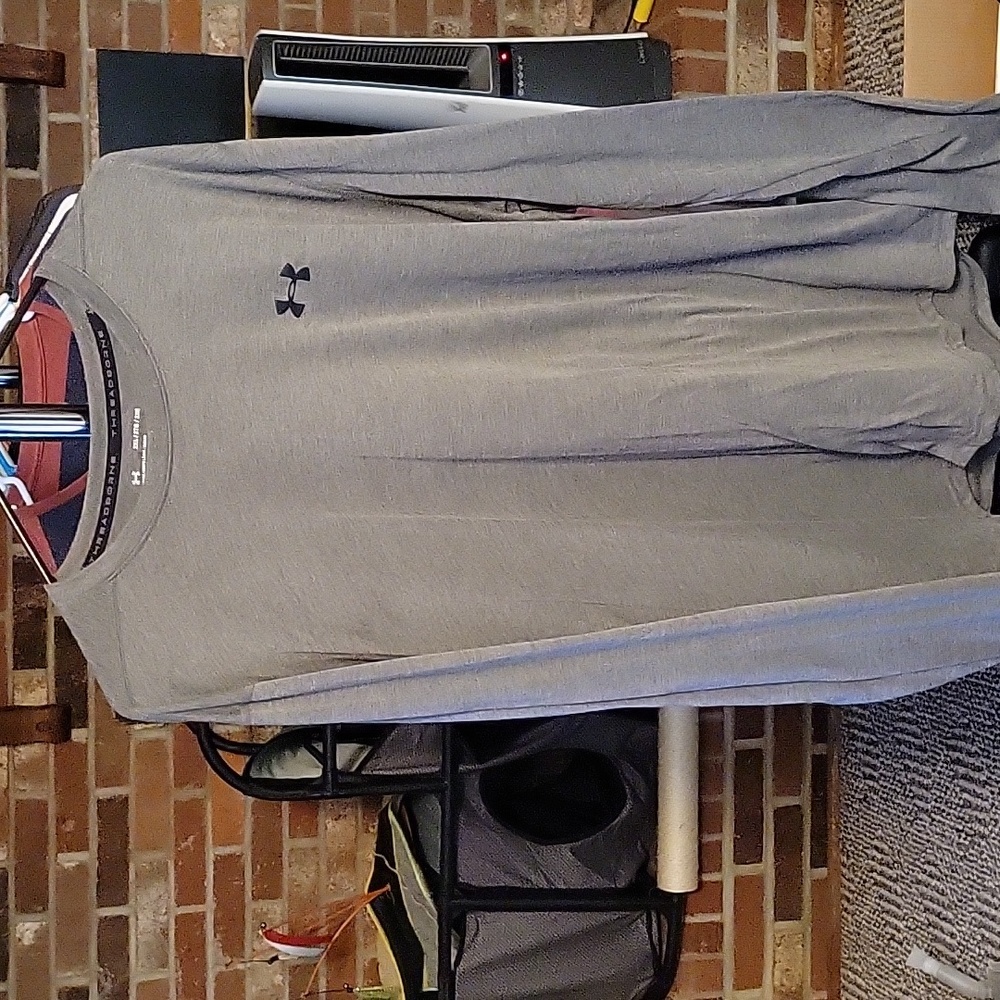 XXL Under Armour Heatgear long sleeve grey shirt